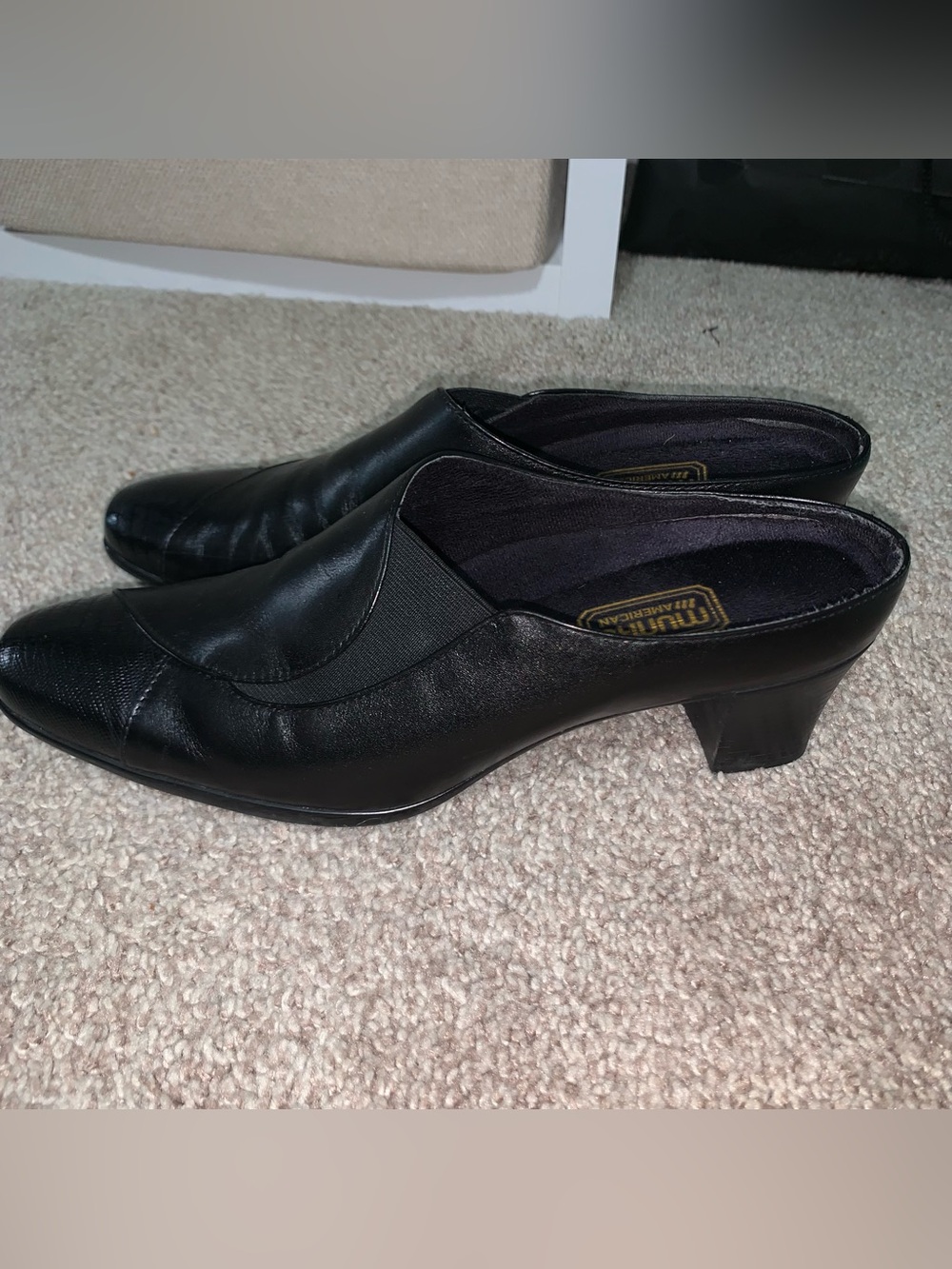 Munro Black Leather Slip-On Low Heel Pumps